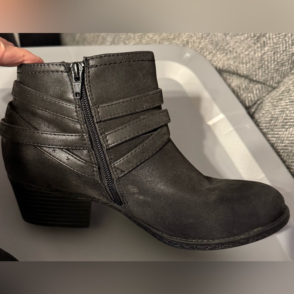 Women's Black Ankle Boots - Picture 2 of 6